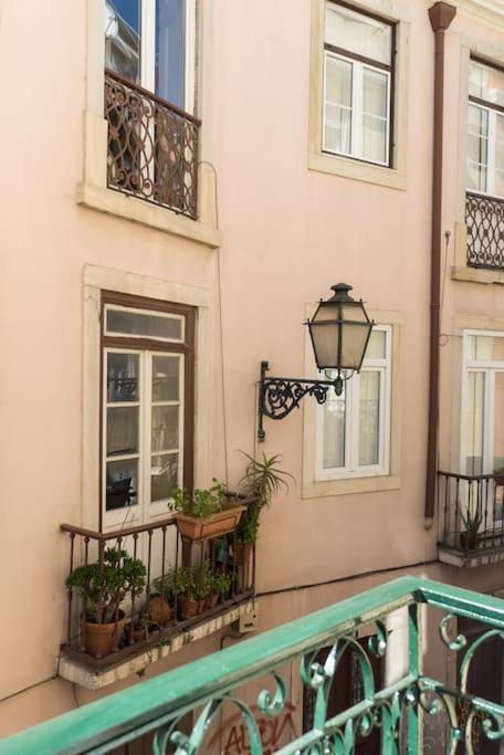 Magnificent Historical City Centre Apart With Terrace リスボン エクステリア 写真